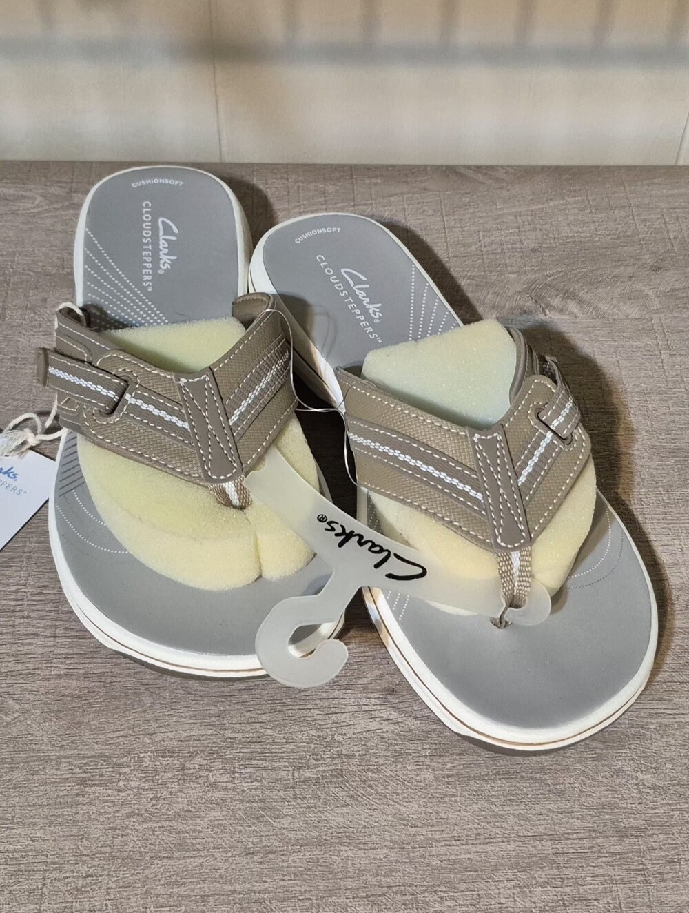 Clarks Women Brinkley Thong Sandal 7M (NWT)